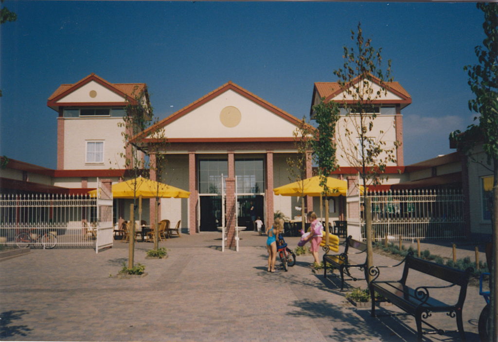 Hoofdgebouw Zeeland Village achteraanzicht