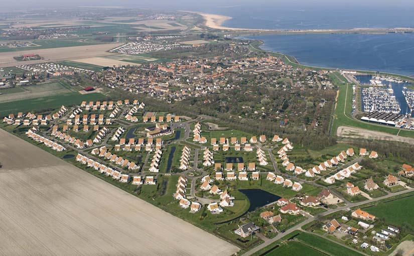 Luchtfoto Zeeland Village Scharendijke Brouwersdam