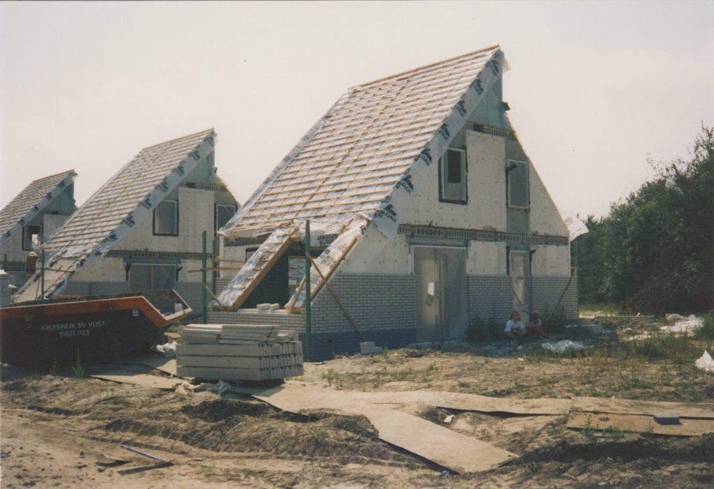 Rohbau Ferienhaus mit Dacheindeckung